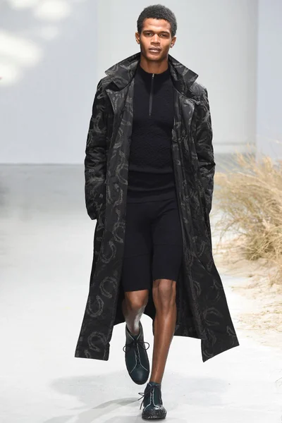 Look 17
